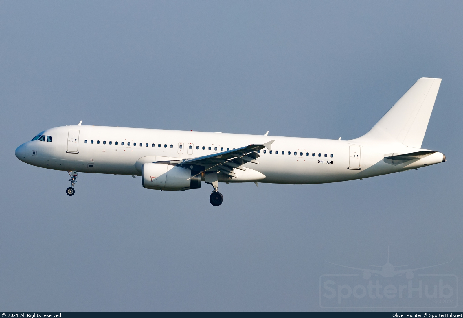 Photo of 9H-AMI - Airbus A320-232 operated by Avion Express Malta