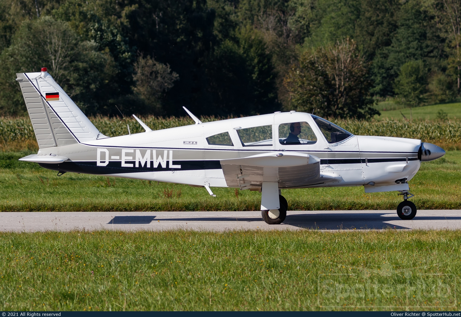 Photo of D-EMWL - Piper PA-28R-200 Cherokee Arrow operated by Private