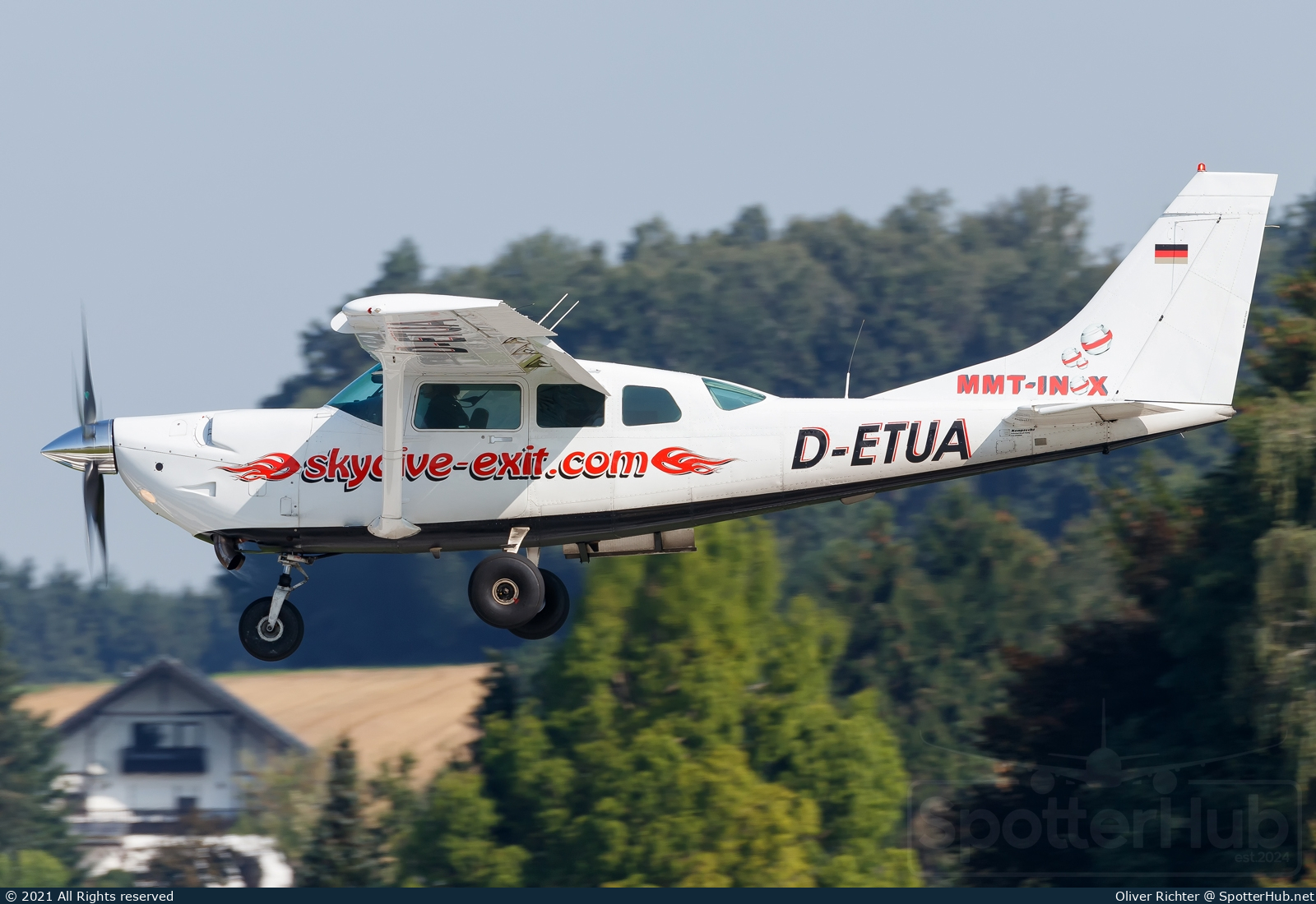 Photo of D-ETUA - Cessna U206G Soloy Turbine 206 operated by Skydive Exit