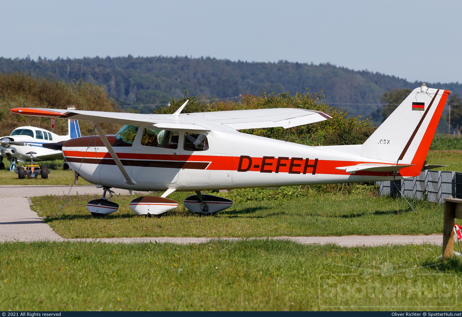 Photo of D-EFEH - Cessna 172B Skyhawk operated by Private