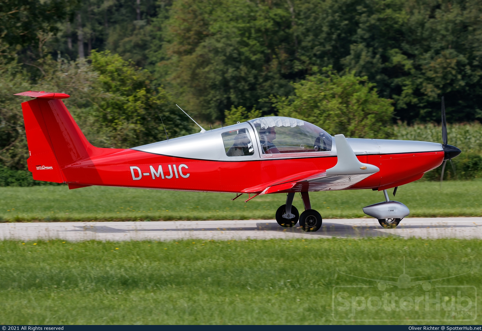 Photo of D-MJIC - Dova DV-1 Skylark operated by Private