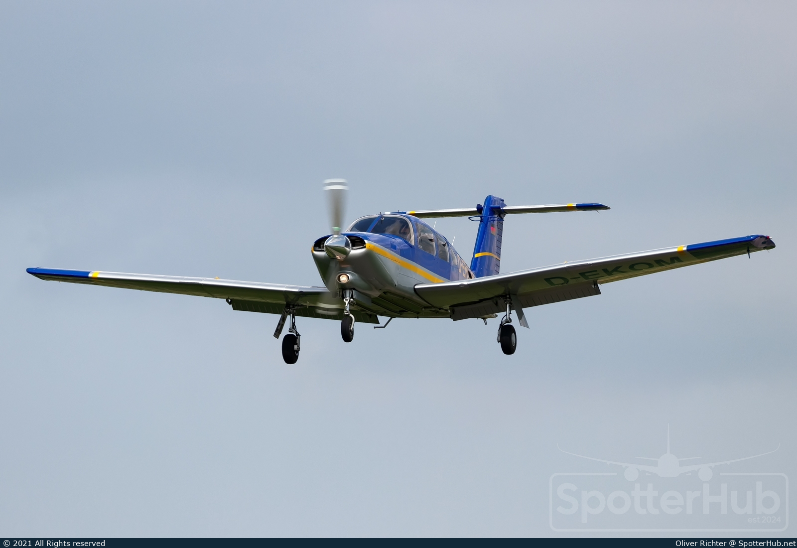 Photo of D-EKOM - Piper PA-28RT-201T Turbo Arrow IV operated by Private