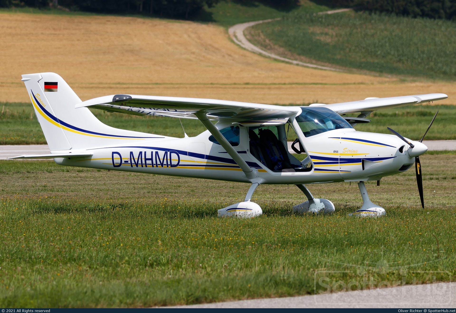 Photo of D-MHMD - TL Ultralight TL-3000 Sirius operated by Private