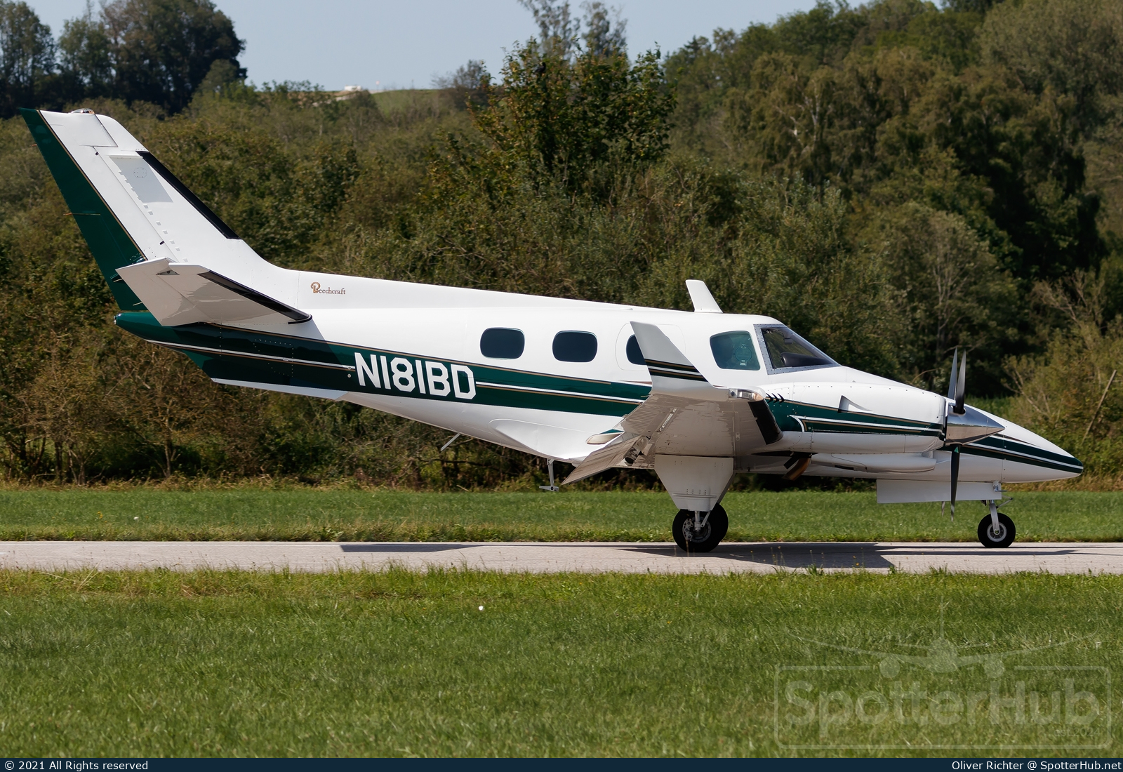 Photo of N181BD - Beechcraft B60 Duke operated by Private