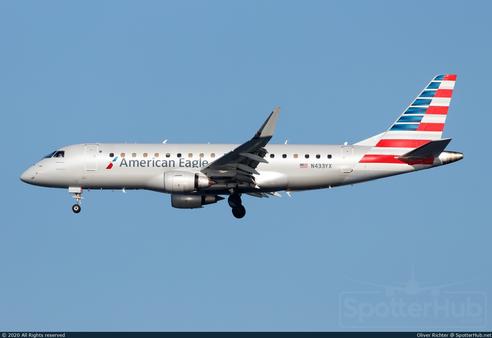 Photo of N433YX - Embraer ERJ-175LR operated by American Eagle (opb Republic Airways)