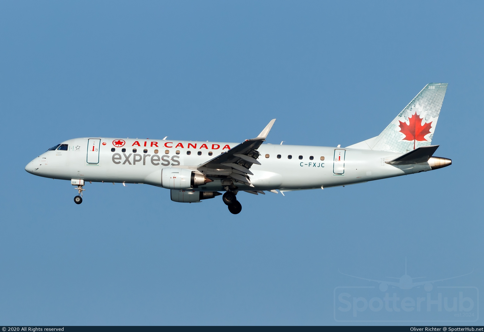 Photo of C-FXJC - Embraer ERJ-175SU operated by Air Canada Express (opb Sky Regional Airlines)