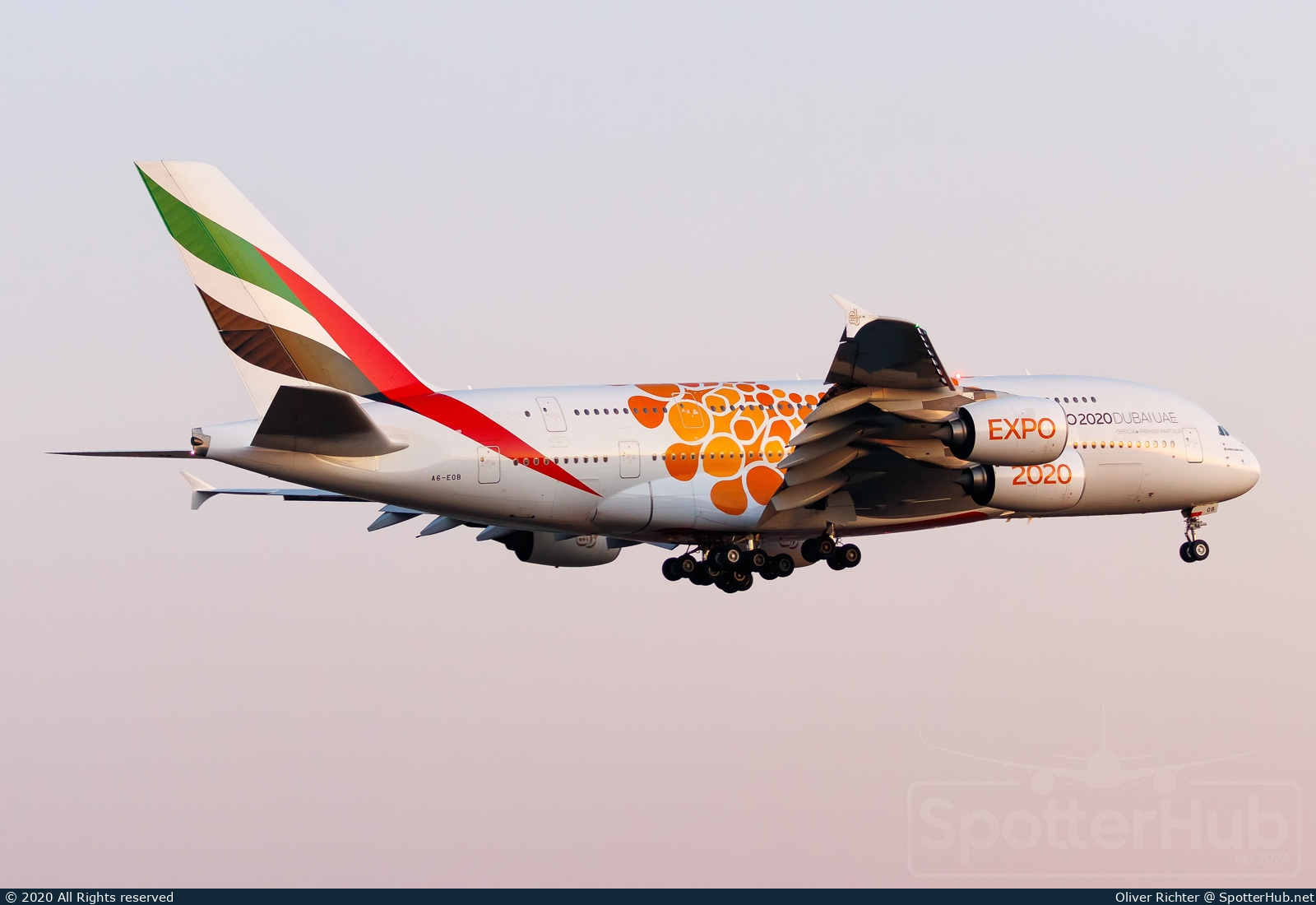 Photo of A6-EOB - Airbus A380-861 operated by Emirates