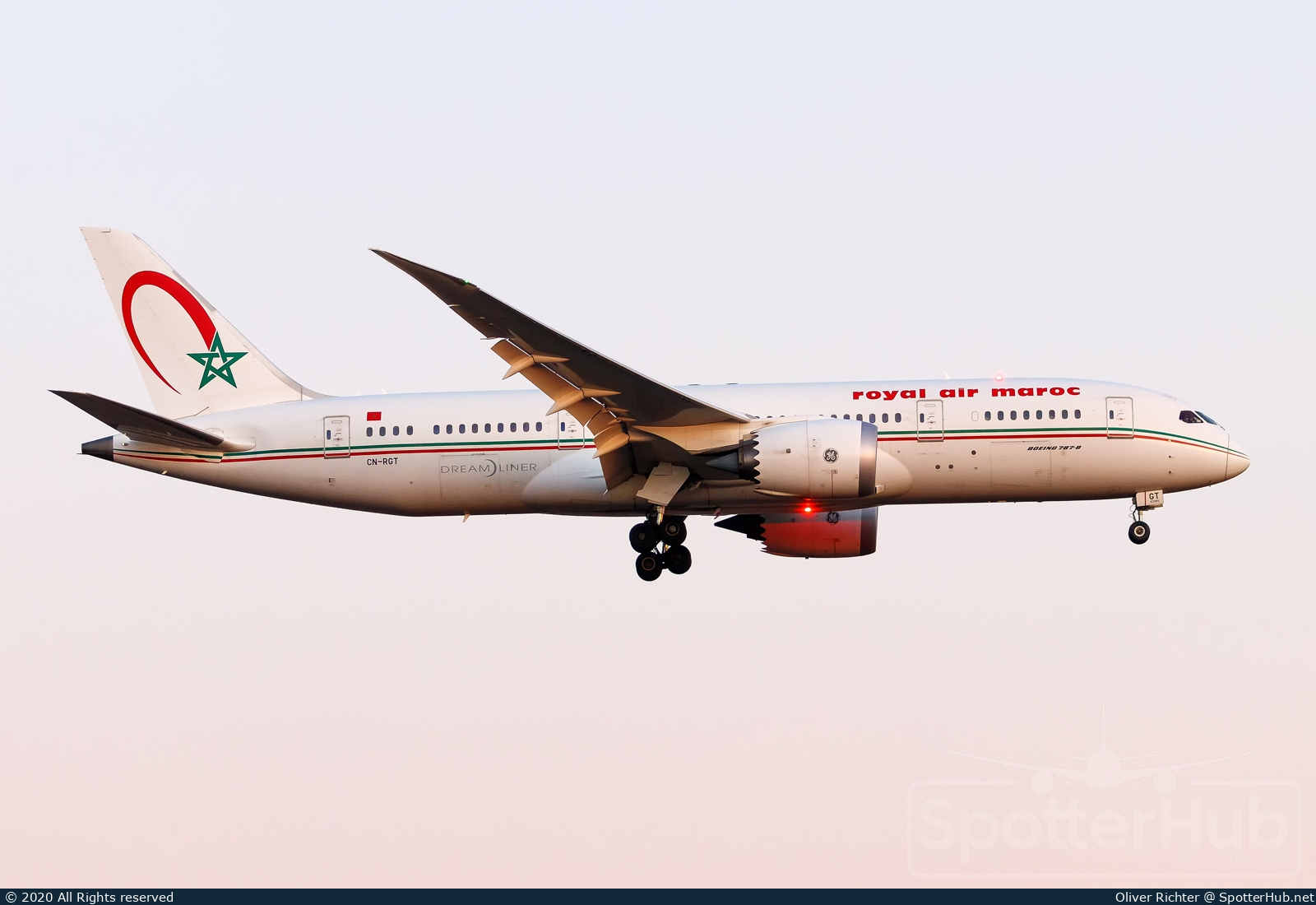 Photo of CN-RGT - Boeing 787-8 Dreamliner operated by Royal Air Maroc