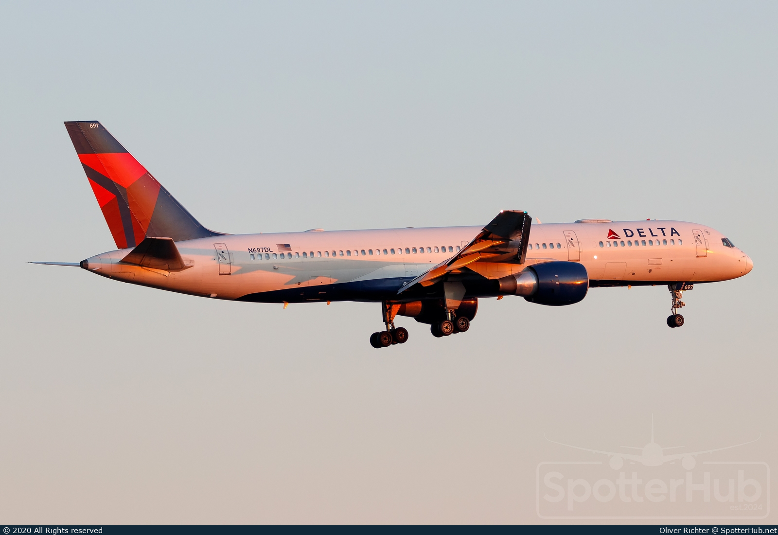 Photo of N697DL - Boeing 757-232 operated by Delta Air Lines