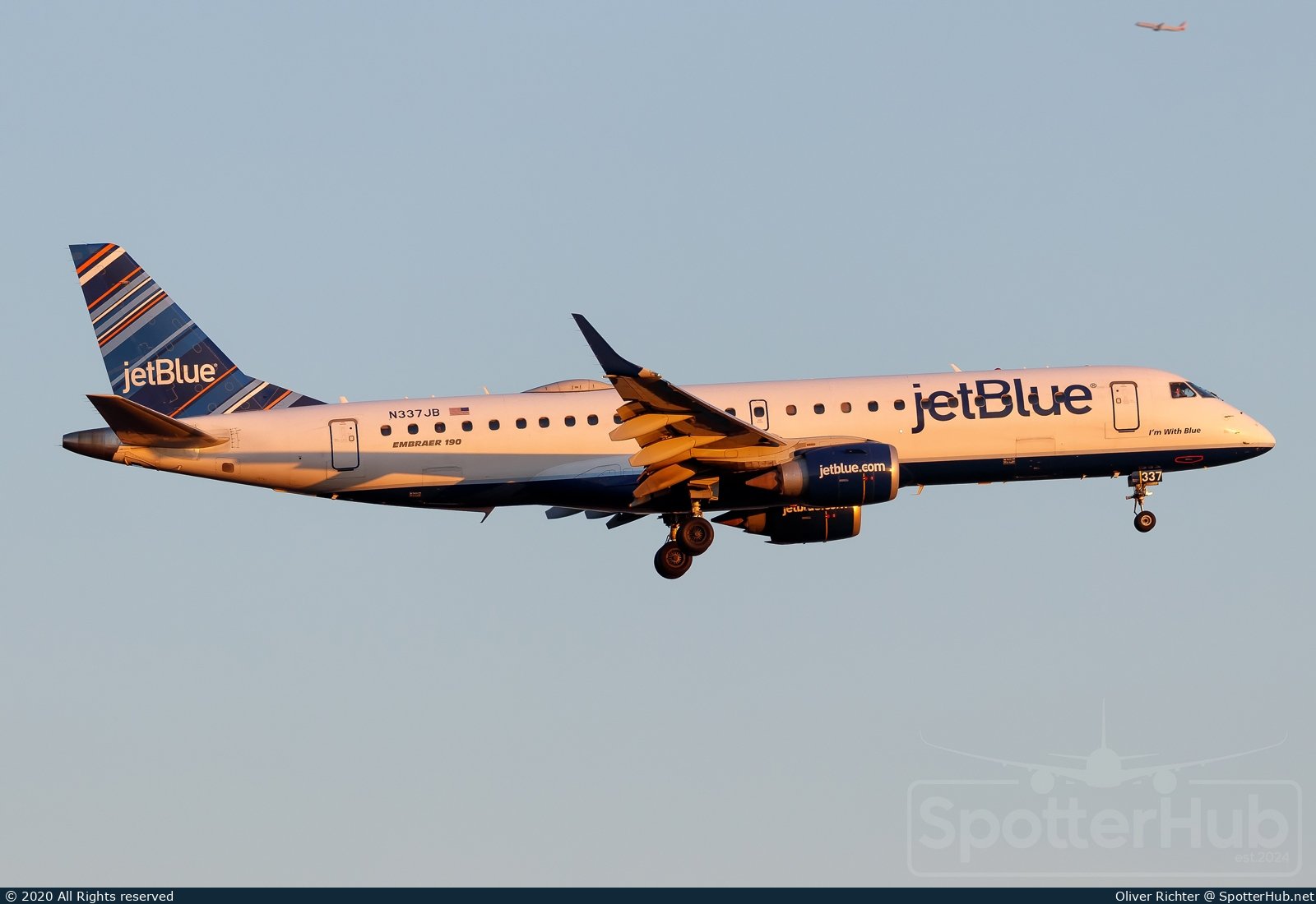 Photo of N337JB - Embraer ERJ-190AR operated by jetBlue Airways