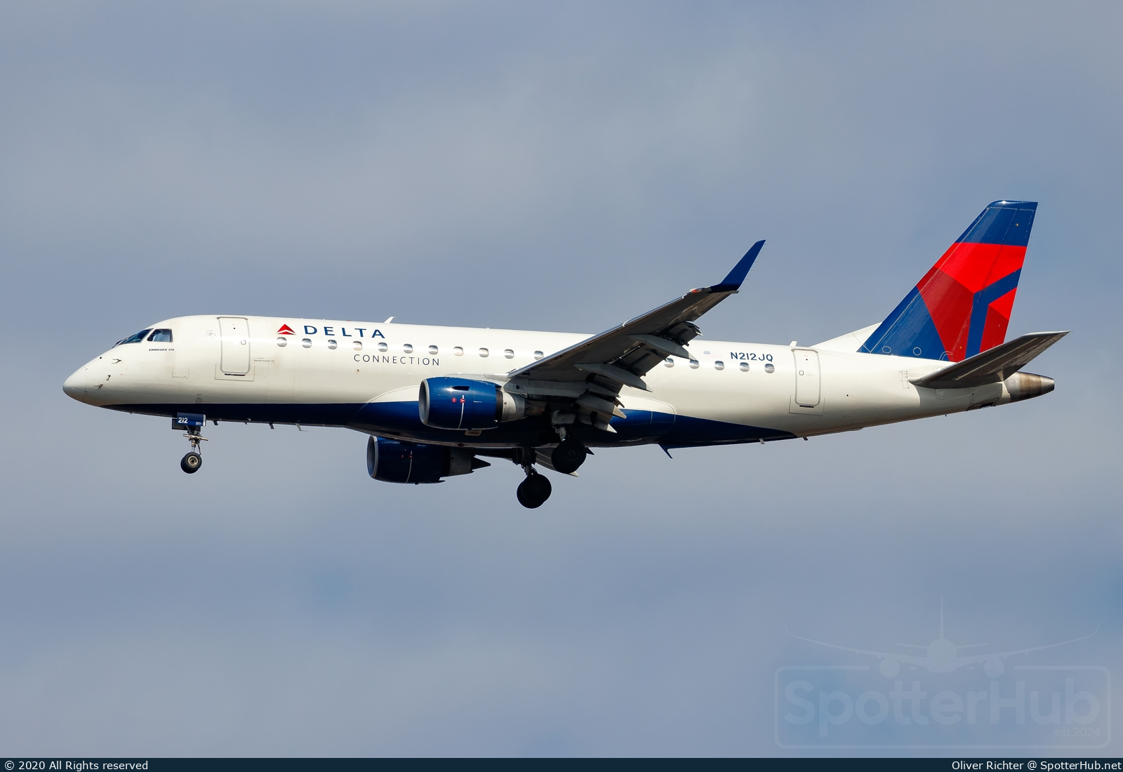 Photo of N212JQ - Embraer ERJ-175LR operated by Delta Connection (opb Republic Airways)