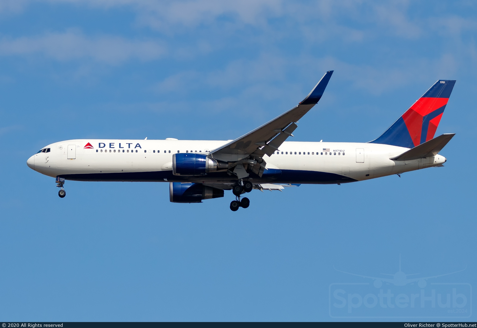 Photo of N171DZ - Boeing 767-332(ER) operated by Delta Air Lines