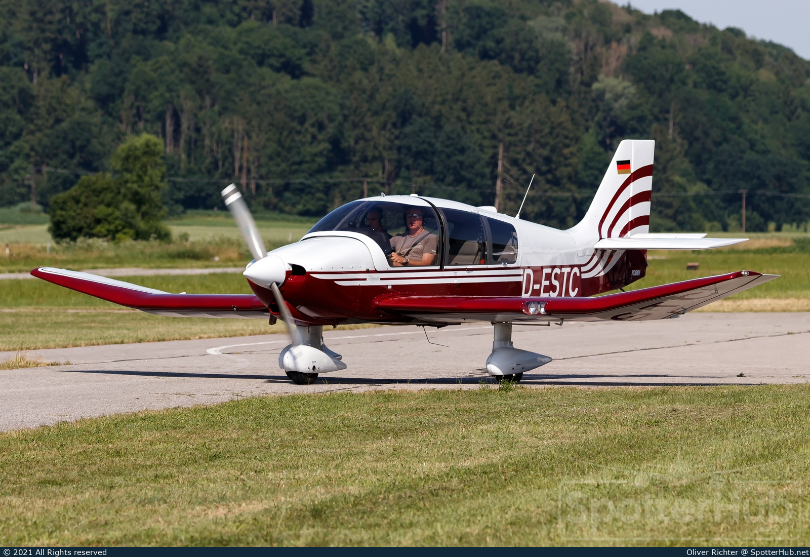 Photo of D-ESTC - Robin DR400/180 Régent operated by Fliegerclub Mühldorf