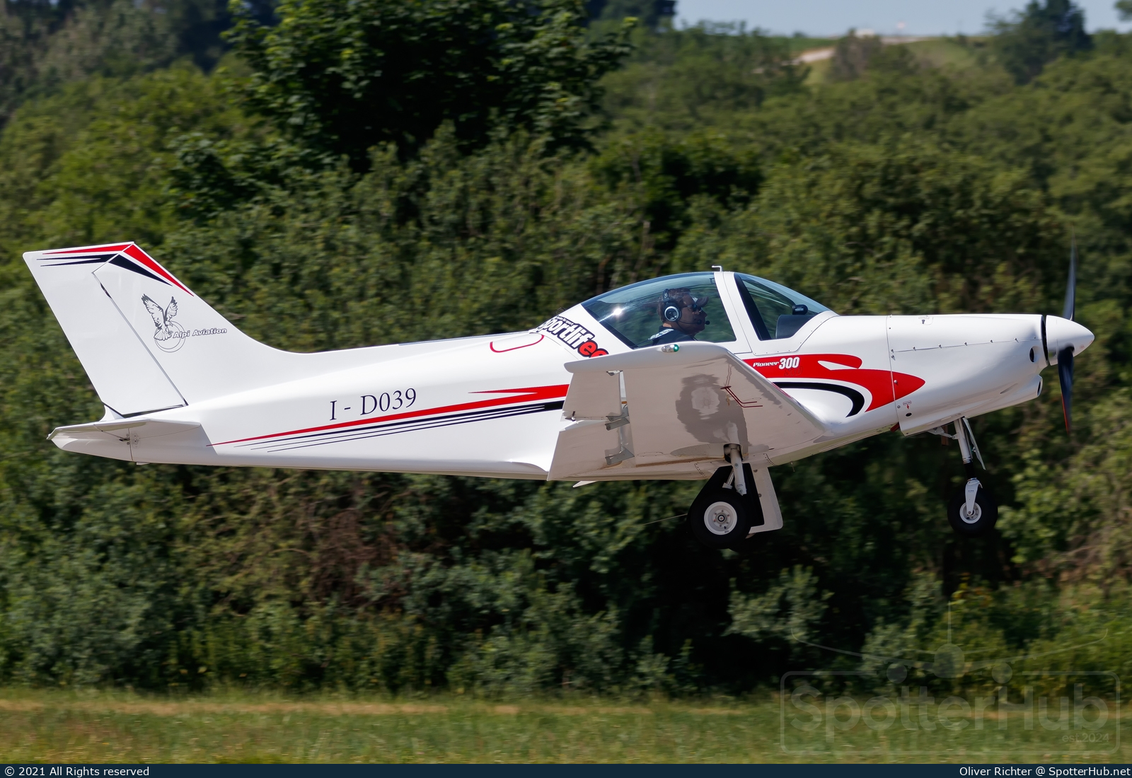 Photo of I-D039 - Alpi Pioneer 300 Standard operated by Private