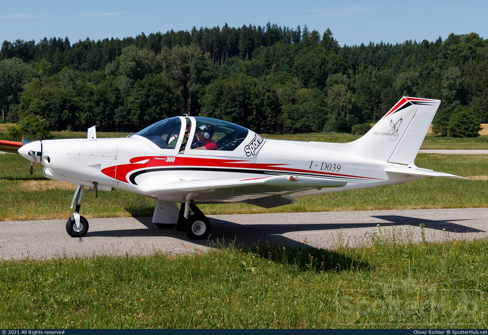 Photo of I-D039 - Alpi Pioneer 300 Standard operated by Private