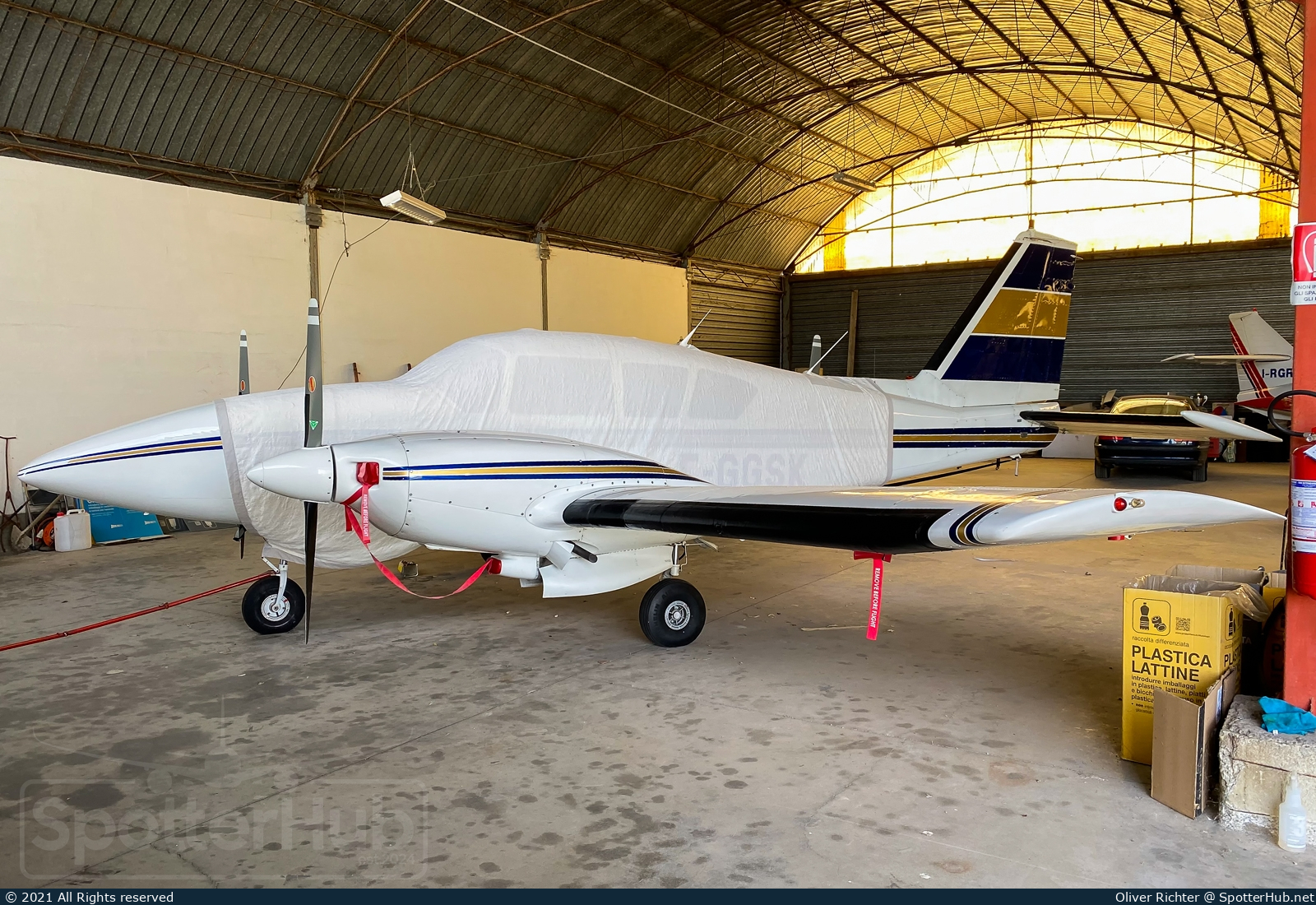 Photo of F-GGSK - Piper PA-23-250 Aztec F operated by Private