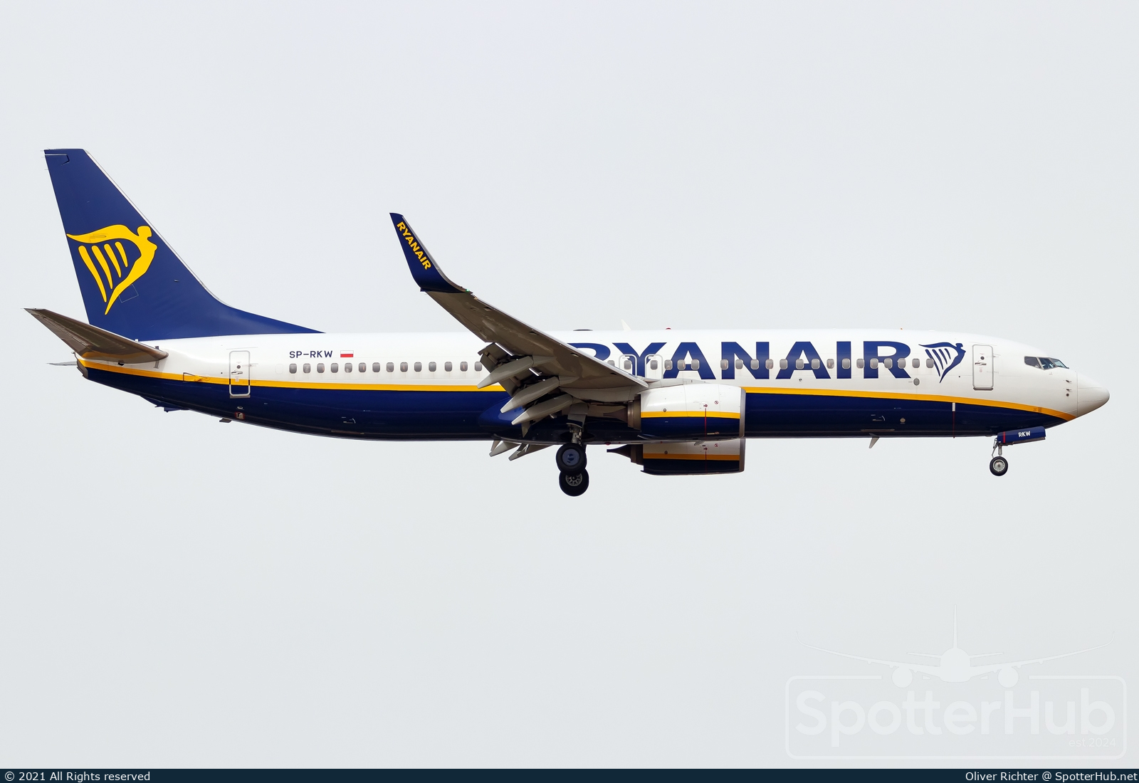 Photo of SP-RKW - Boeing 737-8AS operated by Ryanair (opb Buzz)