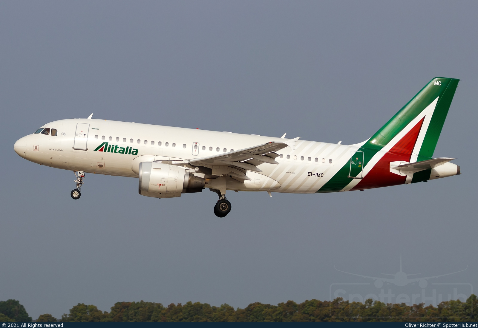 Photo of EI-IMC - Airbus A319-112 operated by Alitalia