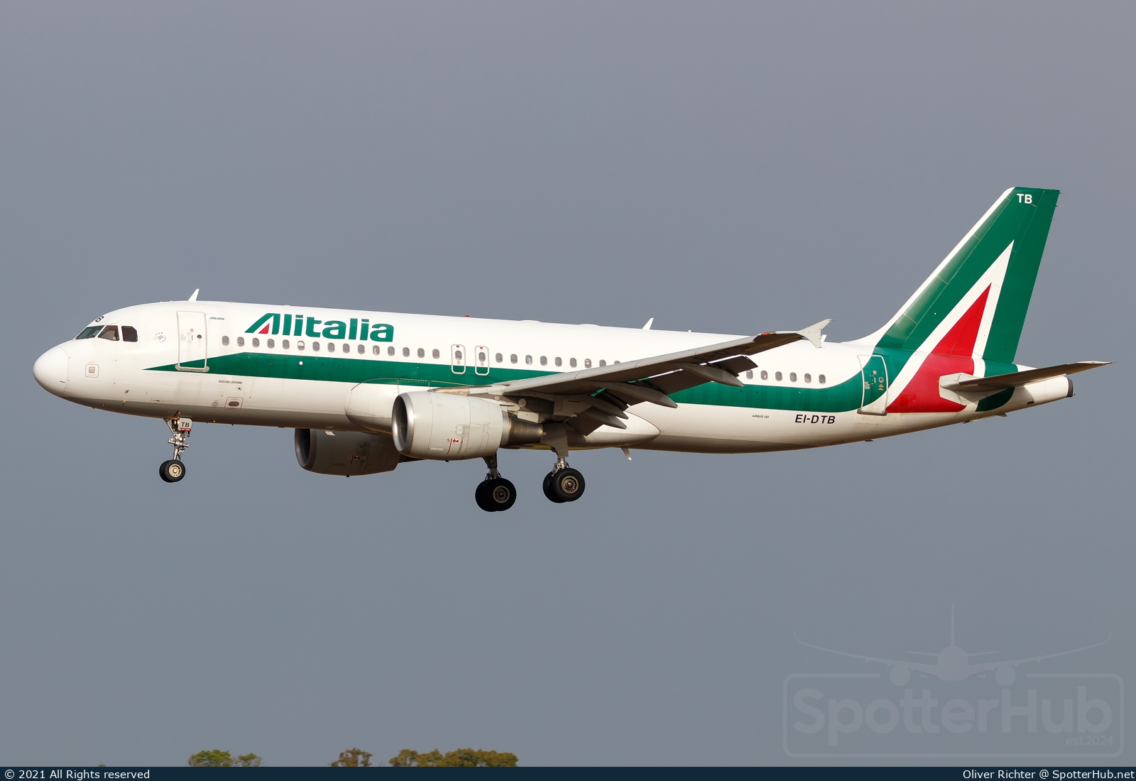 Photo of EI-DTB - Airbus A320-216 operated by Alitalia
