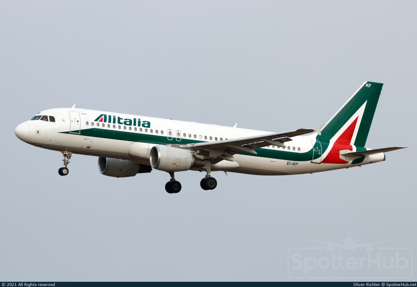 Photo of EI-IKF - Airbus A320-214 operated by Alitalia