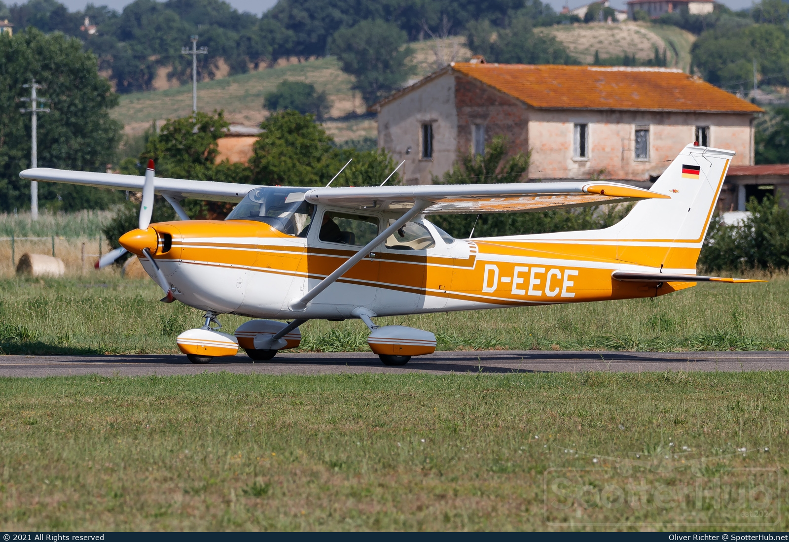 Photo of D-EECE - Reims-Cessna FR172J Reims Rocket operated by Private
