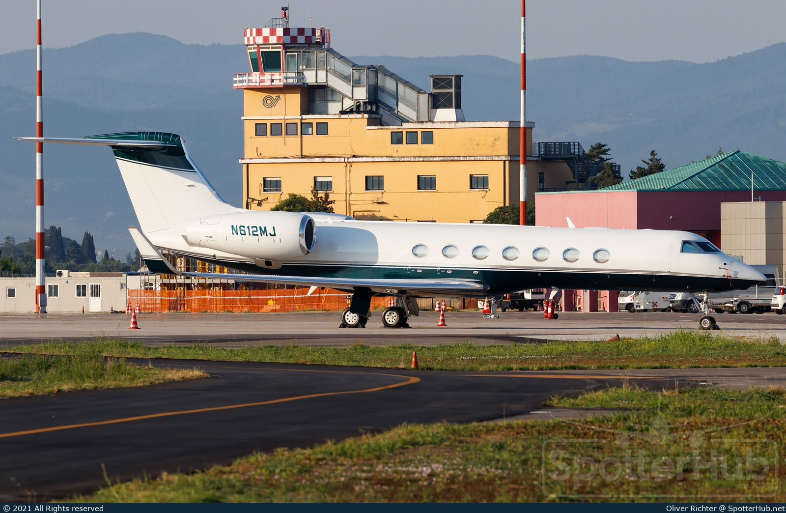 Photo of N612MJ - Gulfstream GV-SP (G550) operated by Philadelphia Eagles