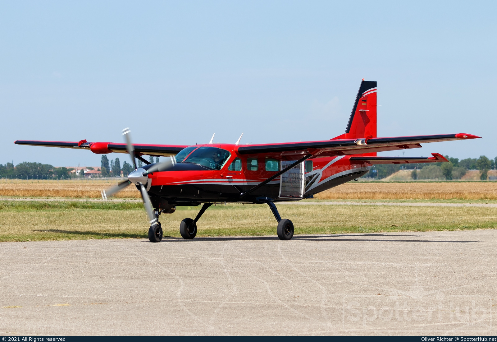 Photo of D-FNDA - Cessna 208 Caravan operated by Fallschirmsportzentrum Saar
