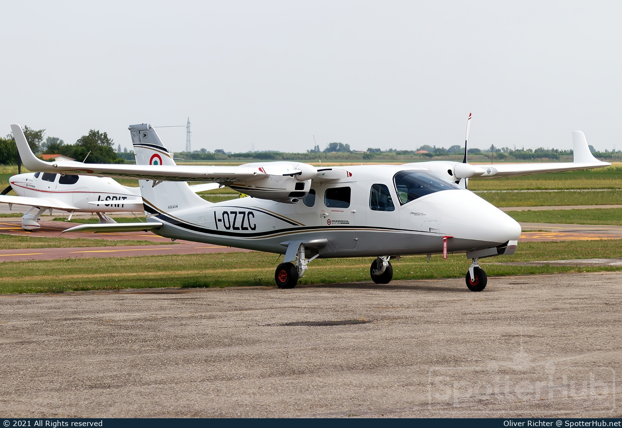 Photo of I-OZZC - Tecnam P2006T Mk.II operated by Professional Aviation