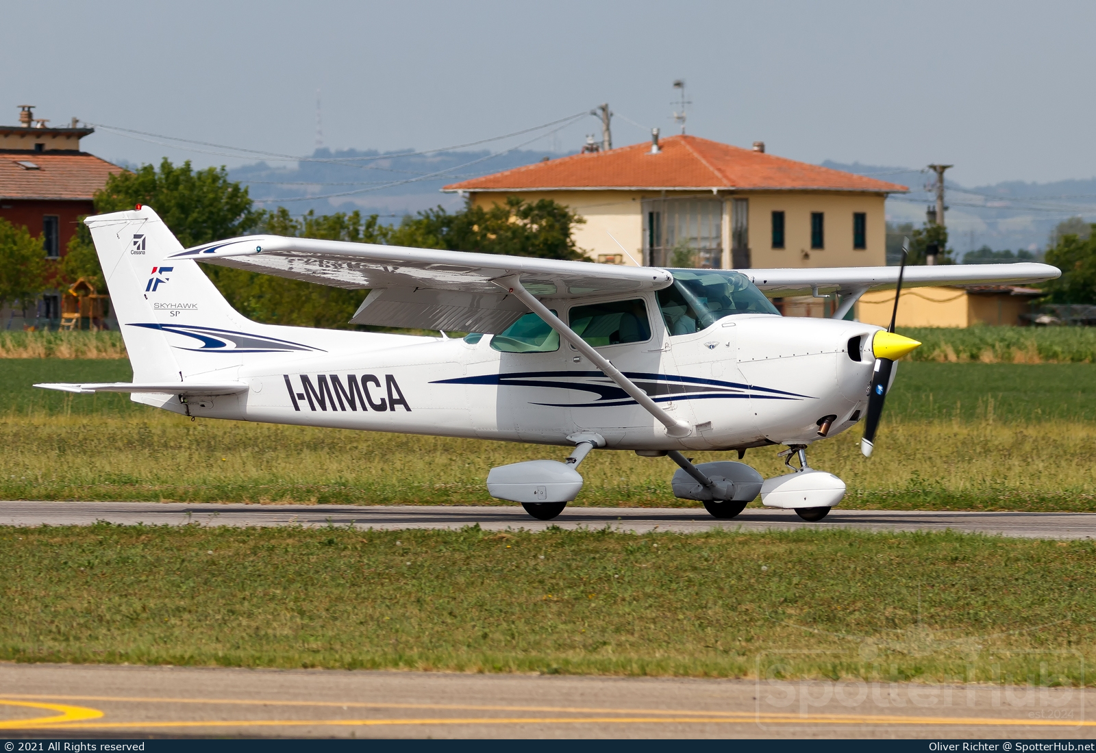 Photo of I-MMCA - Cessna 172N Skyhawk II operated by italfly