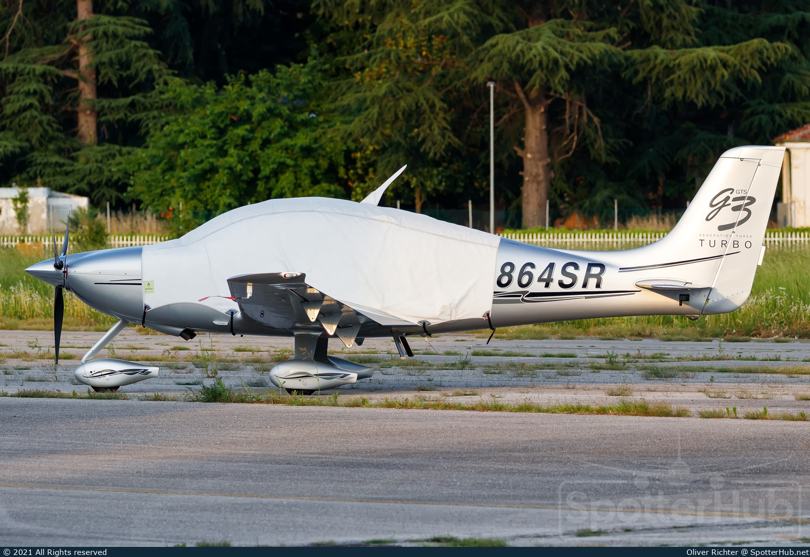 Photo of N864SR - Cirrus SR22 G3 GTS operated by Private