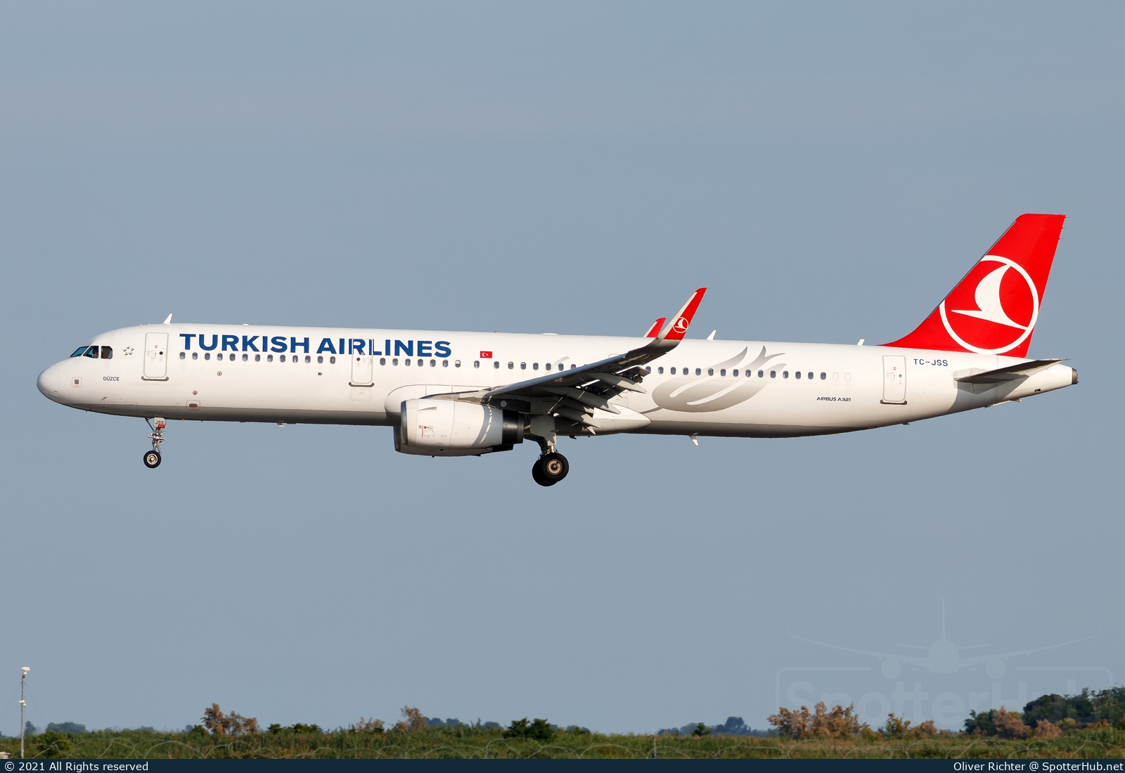Photo of TC-JSS - Airbus A321-231 operated by Turkish Airlines