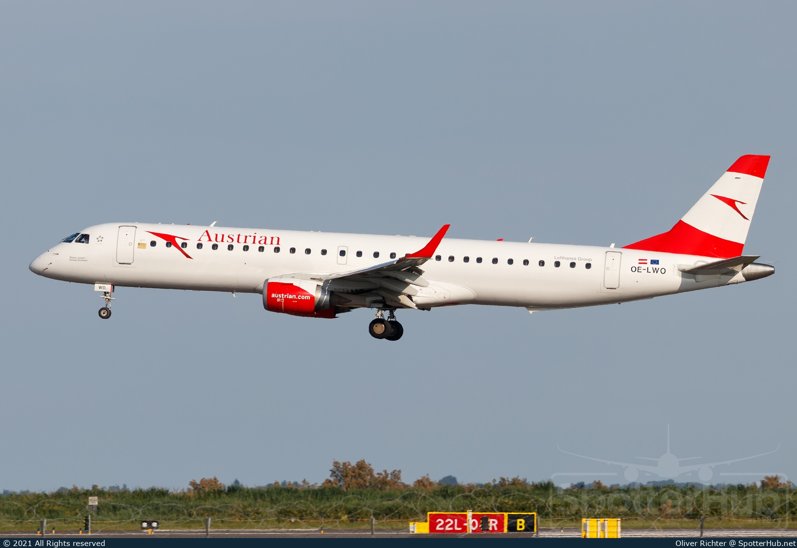 Photo of OE-LWO - Embraer ERJ-195LR operated by Austrian Airlines