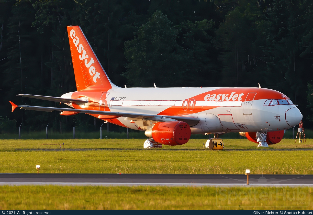 Photo of G-EZGE - Airbus A319-111 operated by easyJet