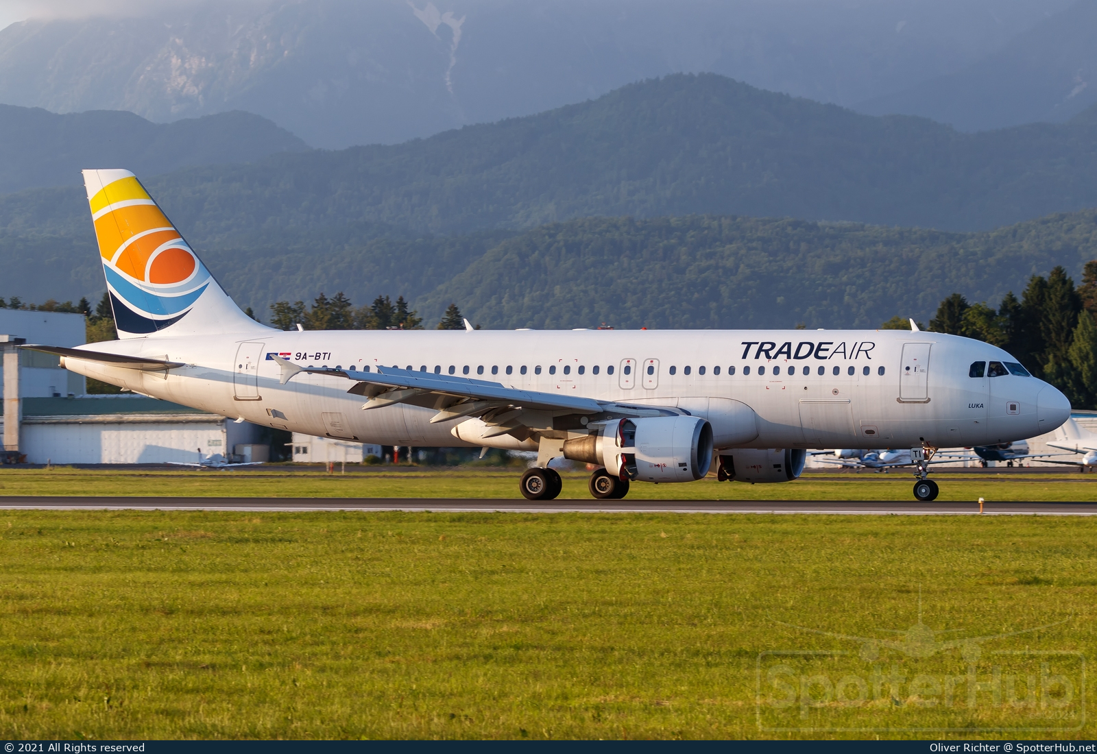 Photo of 9A-BTI - Airbus A320-214 operated by Trade Air