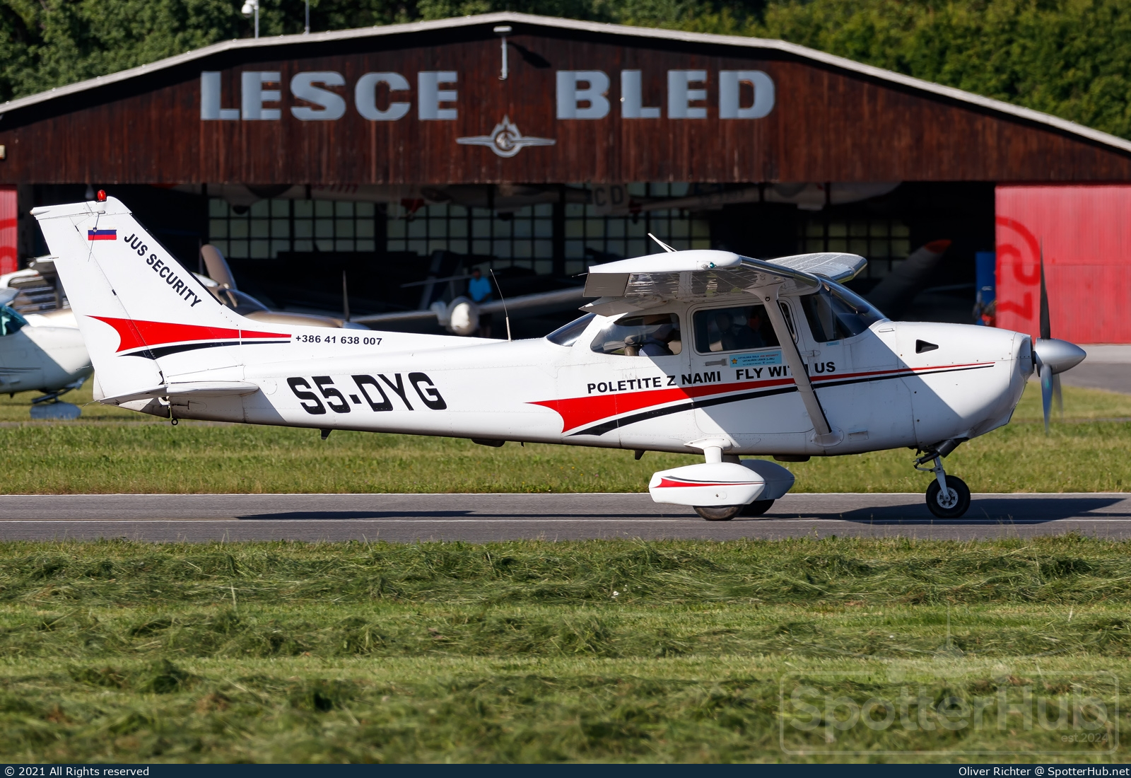 Photo of S5-DYG - Cessna 172S Skyhawk SP operated by Letalska šola Jus