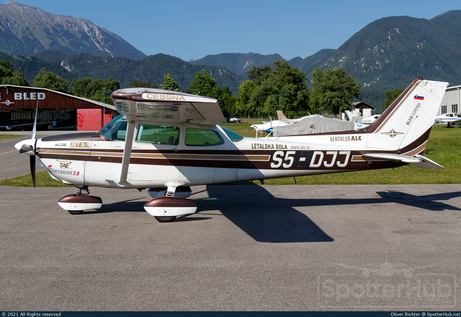 Photo of S5-DJJ - Cessna 172N Skyhawk II operated by Aeroklub Alpski Letalski center Lesce