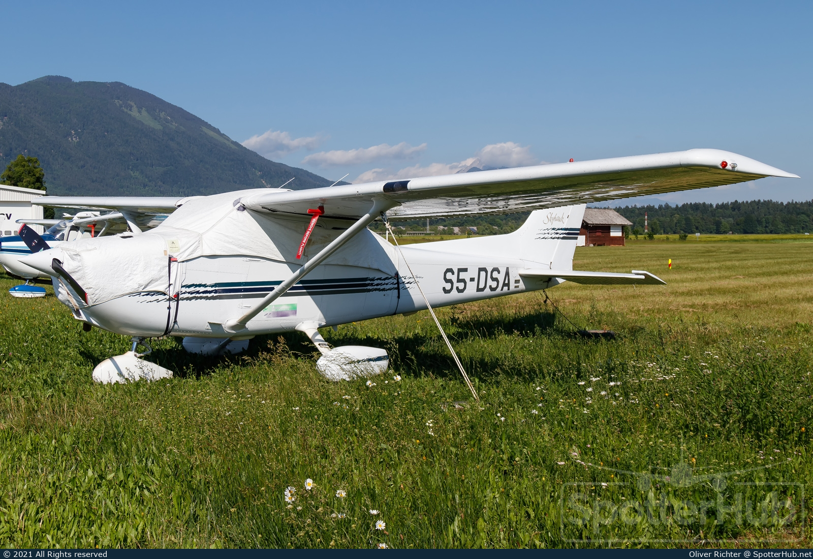 Photo of S5-DSA - Cessna 172R Skyhawk operated by Private