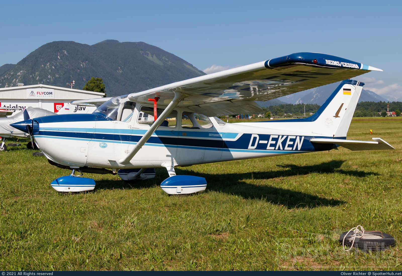 Photo of D-EKEN - Reims-Cessna F172N Skyhawk II operated by Aero-Club Coburg