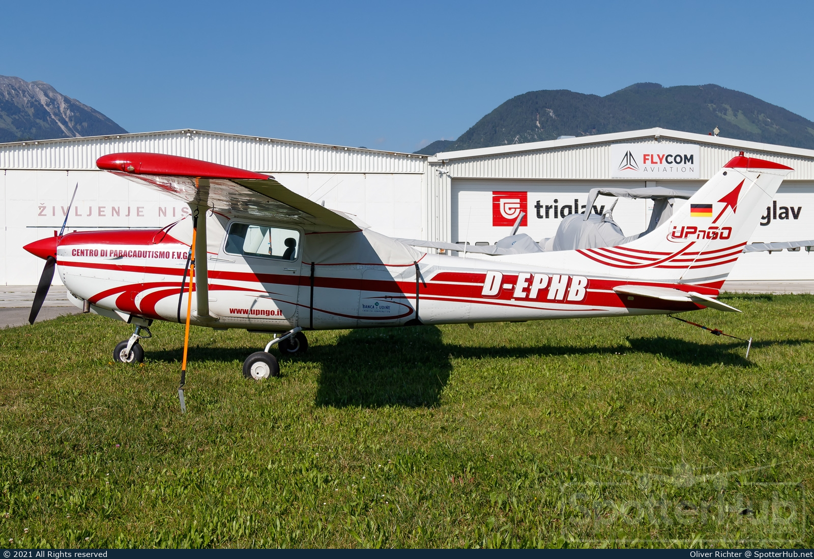 Photo of D-EPHB - Cessna TR182 Turbo Skylane RG operated by Skydive UPnGO