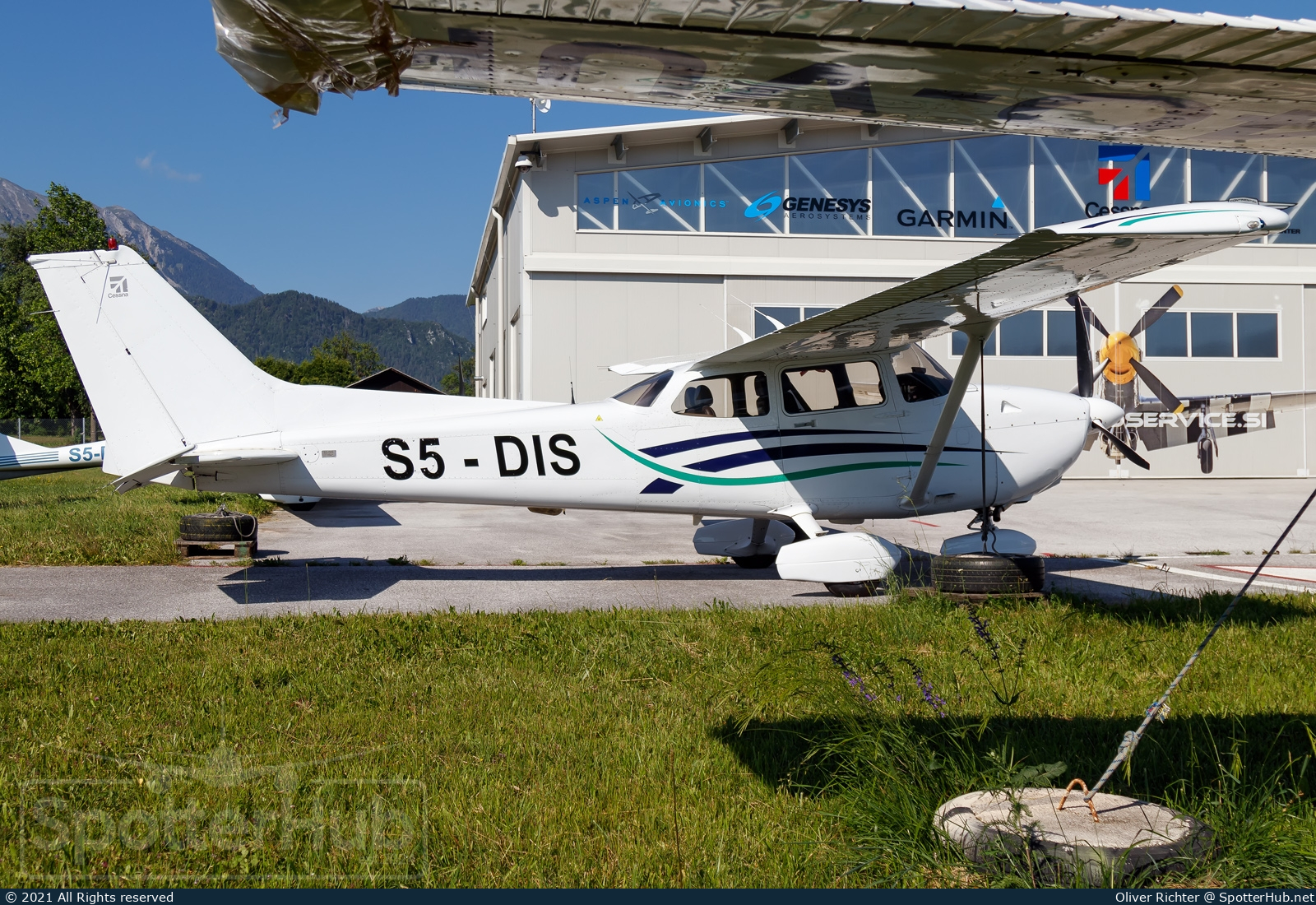 Photo of S5-DIS - Cessna 172S Skyhawk SP operated by Private