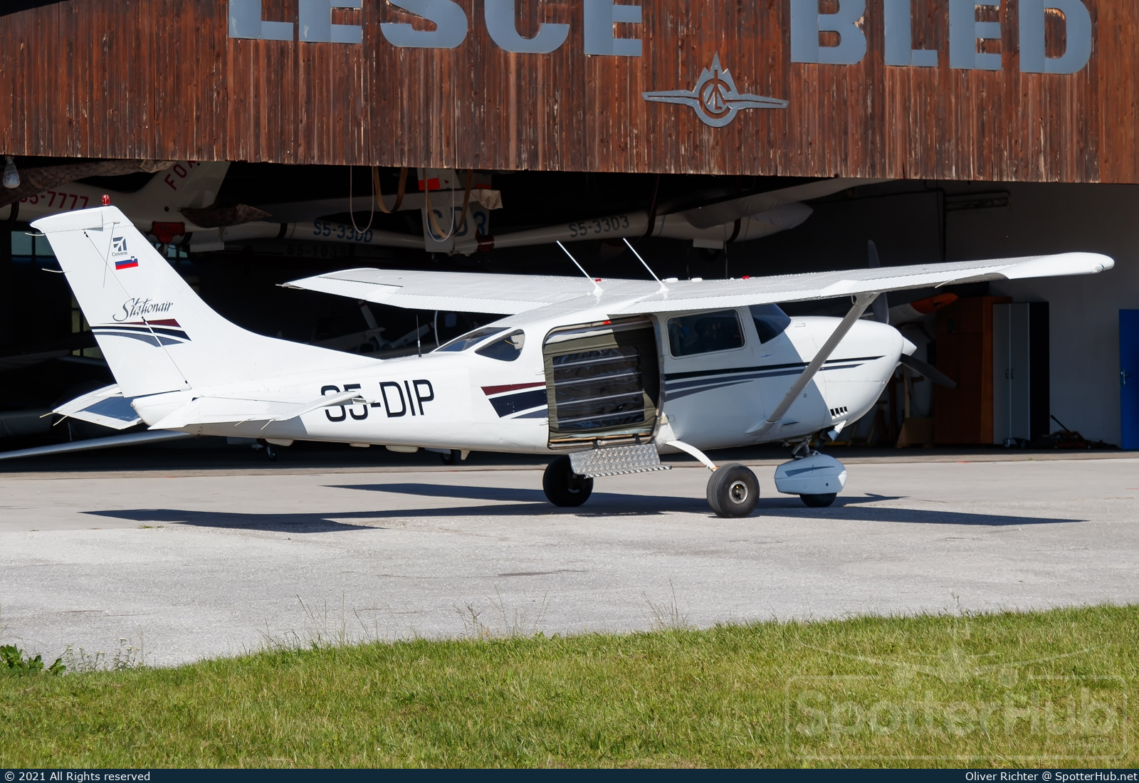 Photo of S5-DIP - Cessna 206H Stationair operated by Aeroklub Alpski Letalski center Lesce