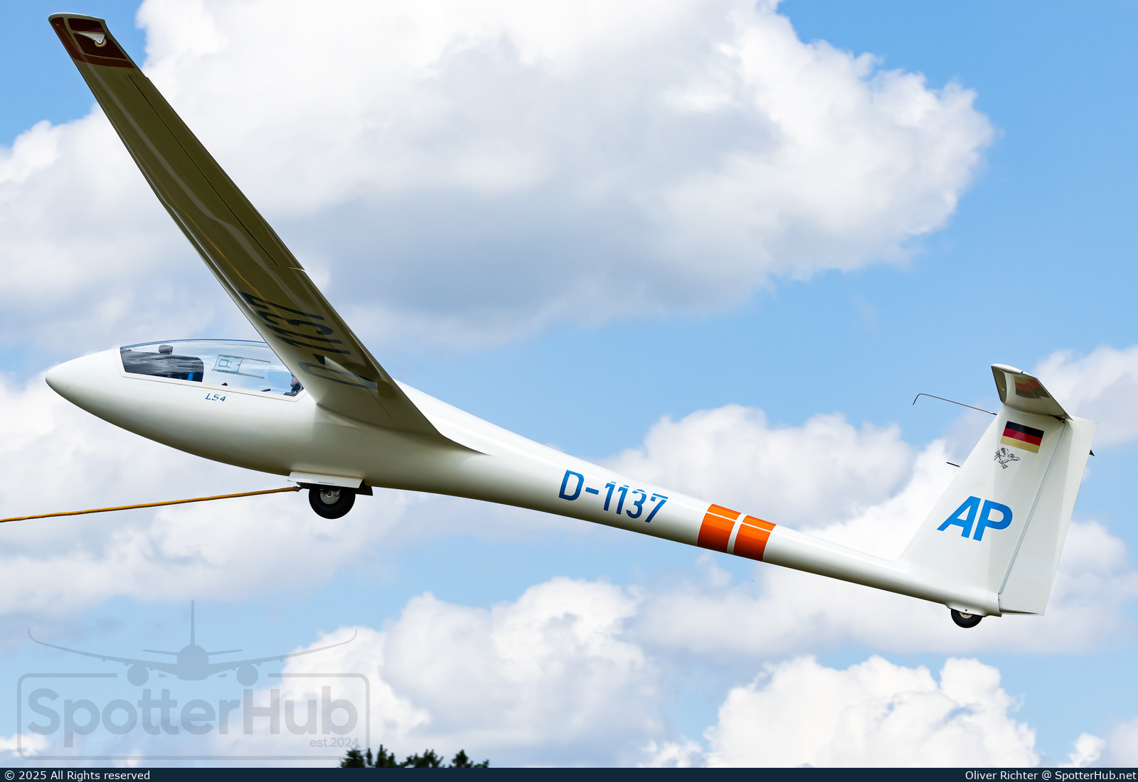 Photo of D-1137 - Rolladen-Schneider LS4 operated by Private