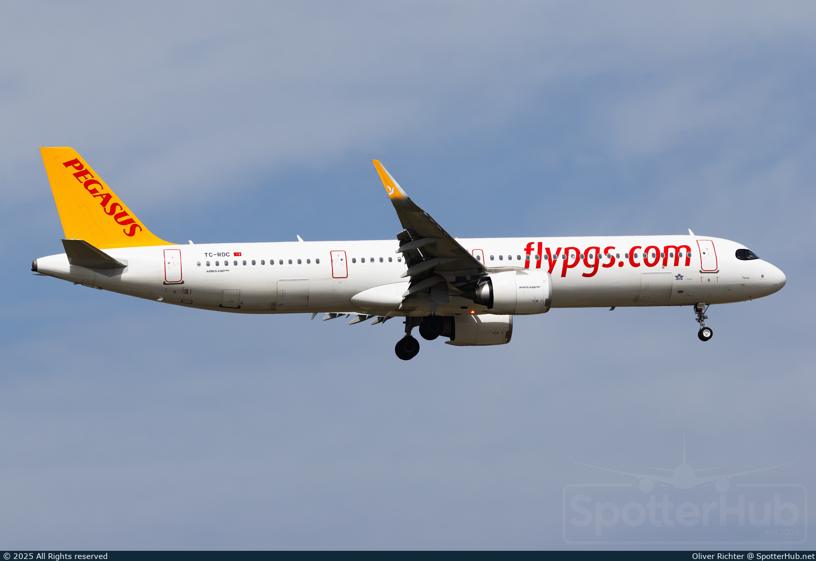 Photo of TC-RDC - Airbus A321-251NX operated by Pegasus Airlines