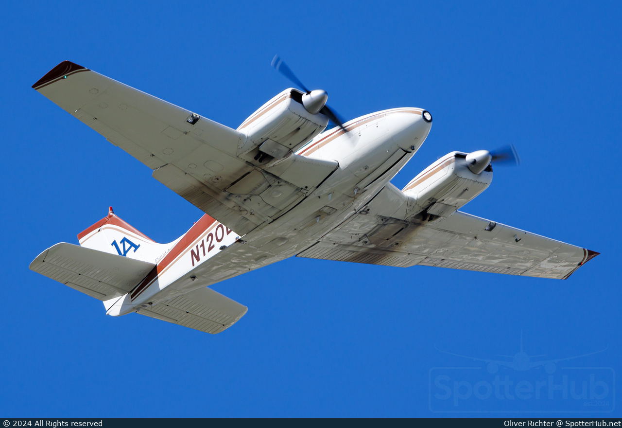Photo of N120B - Beechcraft 95-A55 Baron operated by LA Flight Academy