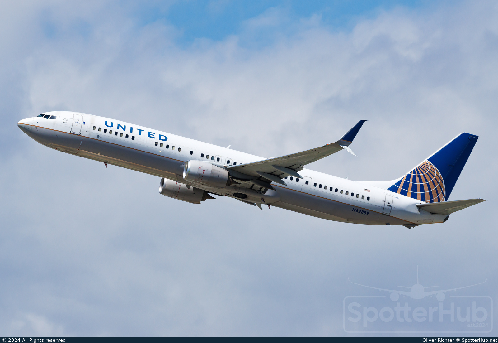 Photo of N62889 - Boeing 737-924(ER) operated by United Airlines