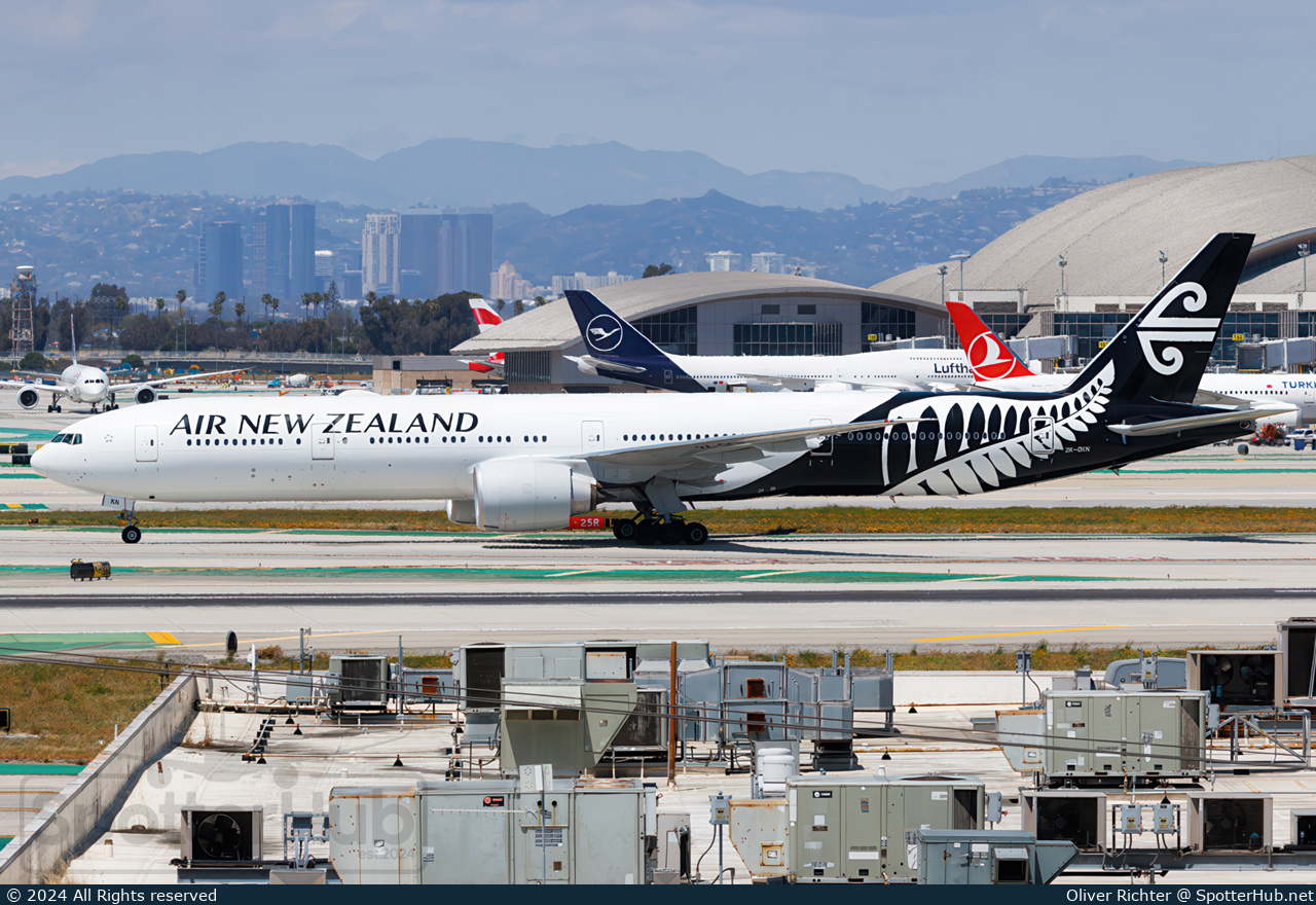 Photo of ZK-OKN - Boeing 777-319(ER) operated by Air New Zealand