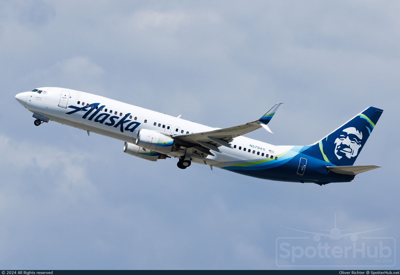 Photo of N579AS - Boeing 737-890 operated by Alaska Airlines