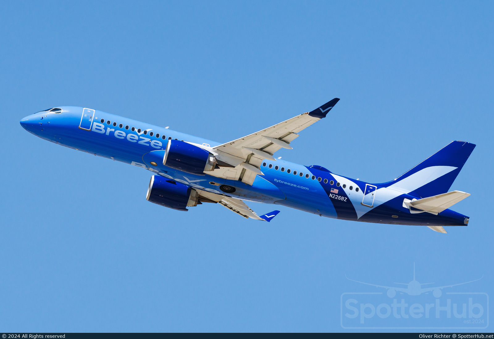 Photo of N226BZ - Airbus A220-300 operated by Breeze Airways