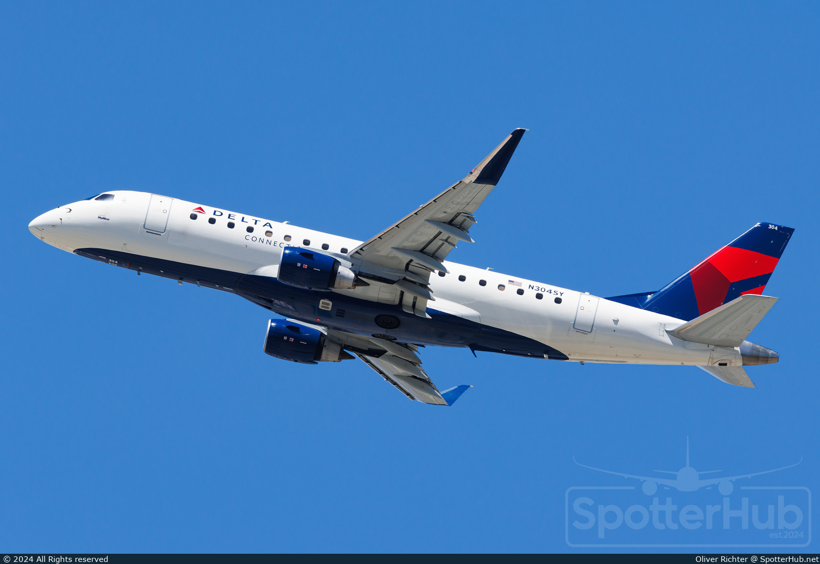 Photo of N304SY - Embraer ERJ-175LL operated by Delta Connection (opb SkyWest Airlines)