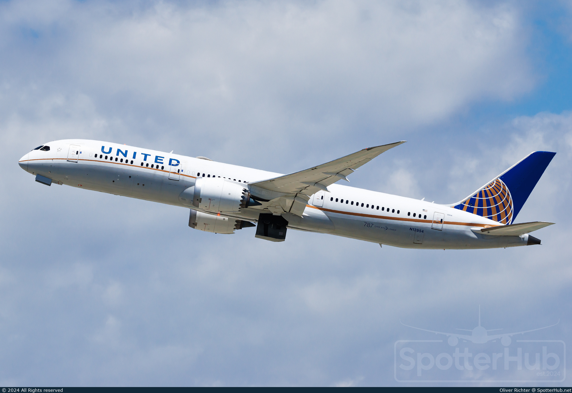 Photo of N13954 - Boeing 787-9 Dreamliner operated by United Airlines